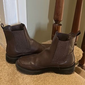 Girls size 2 Boots 🥾